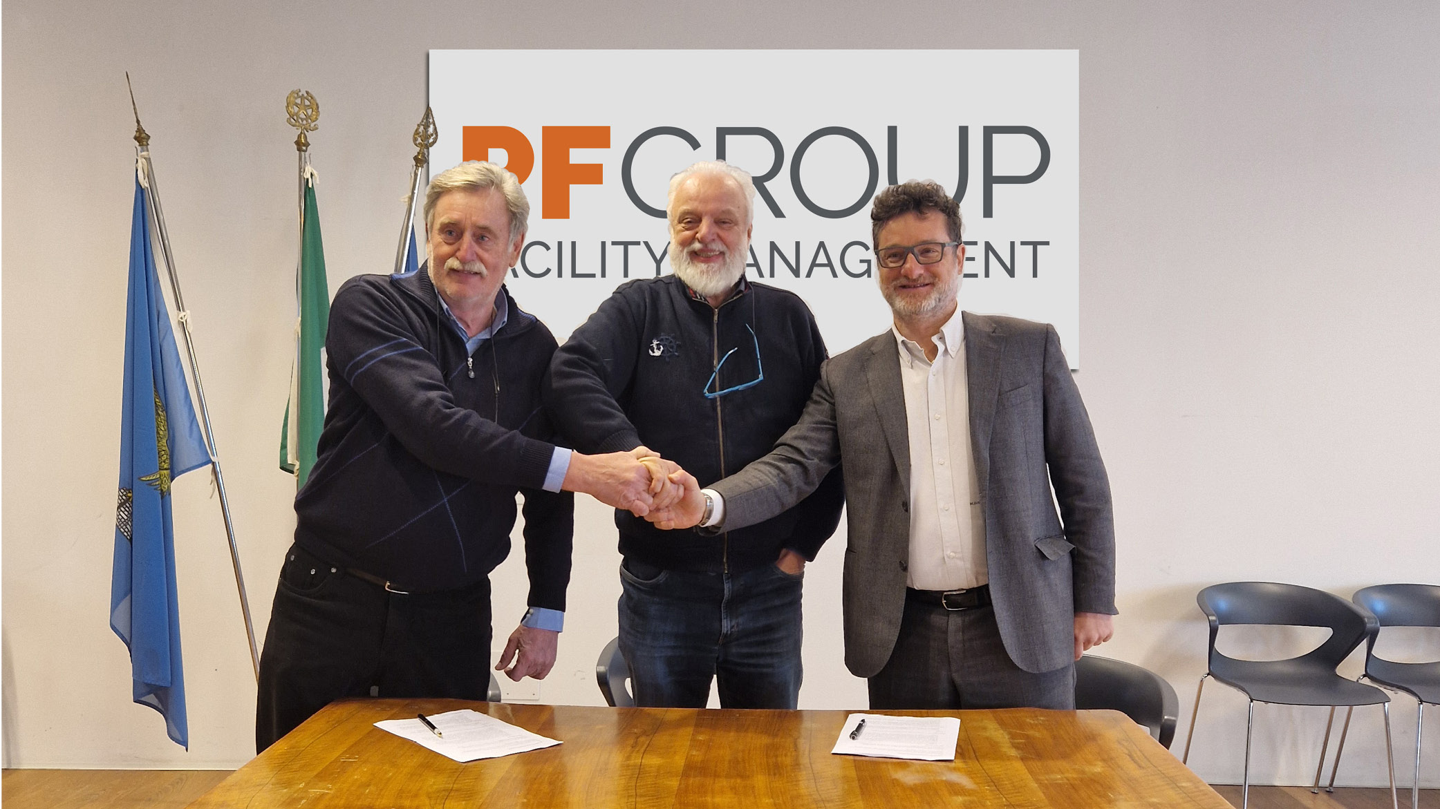 alt = "Firma del rinnovo tra PF Group e White Sox Buttrio a Villa di Toppo Florio"